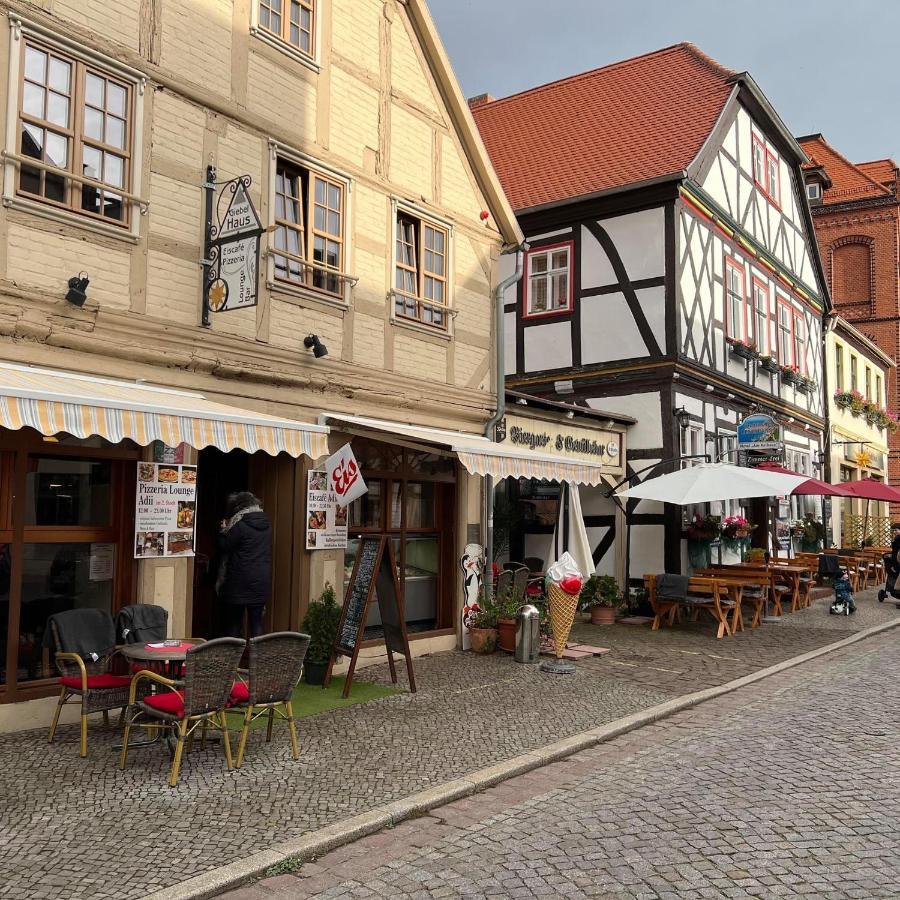 Hotel Am Rathaus Adii Tangermünde Exterior foto
